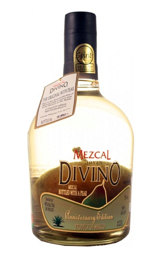 фото мескаль Divino Mezcal Joven with a Pear 0,75 л