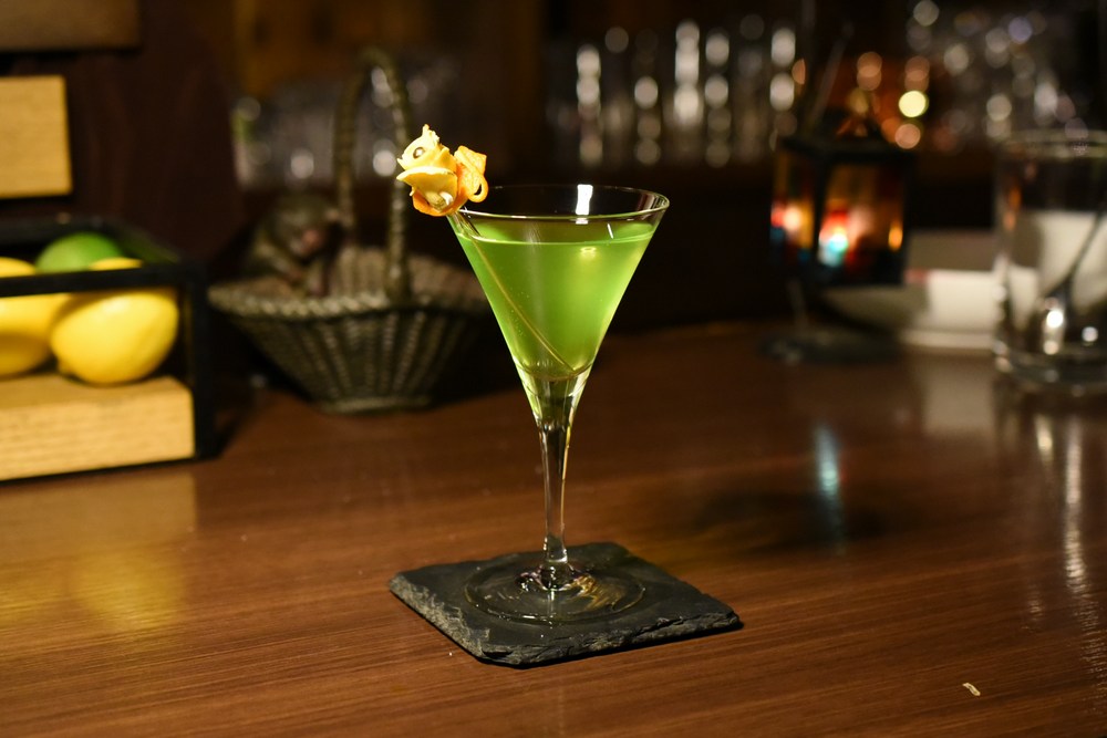 Джин пьют с соком. Зеленый ангел коктейль. Коктейль с джином майтай. Джин хинт. Как пить Джин.