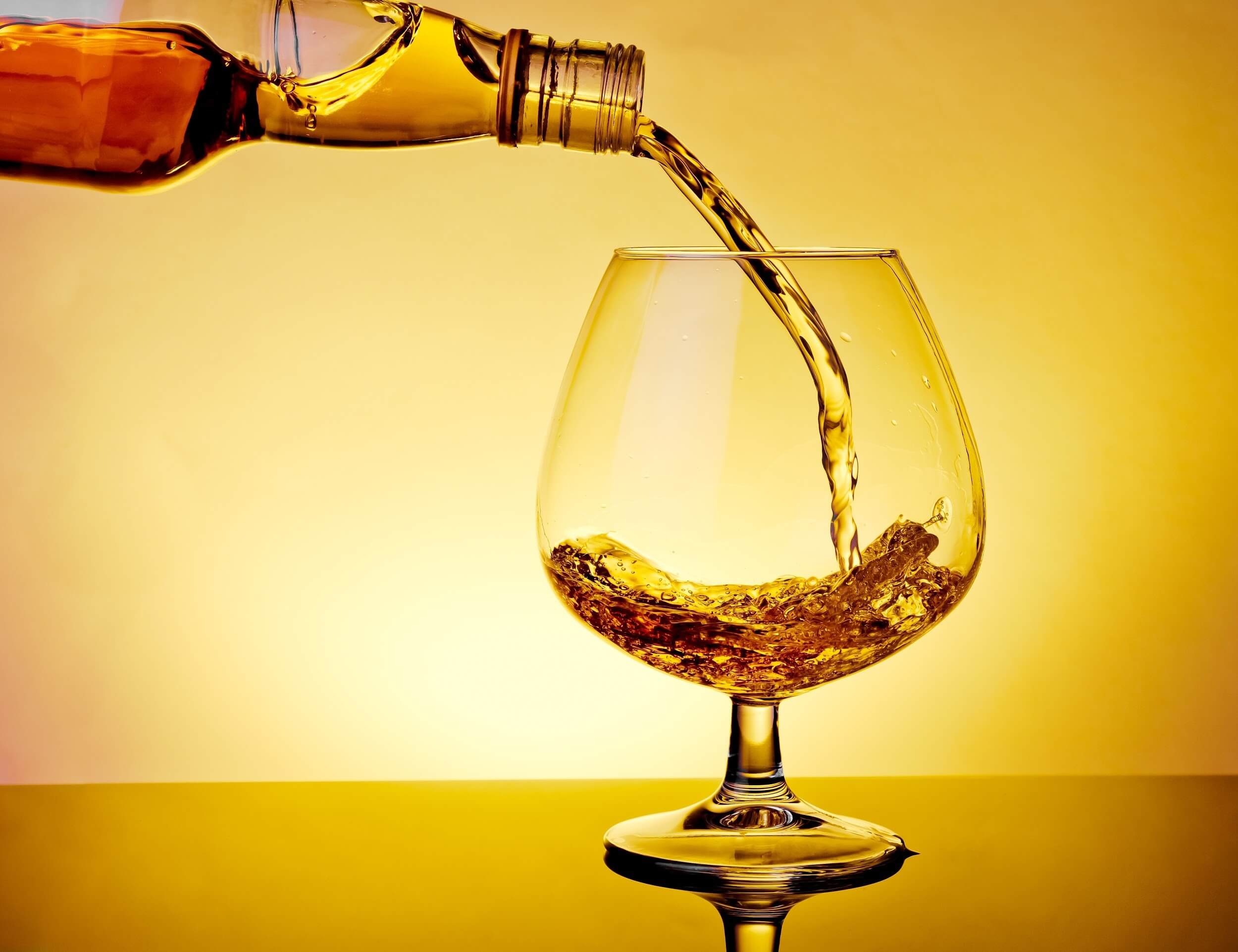 Виски в стакане