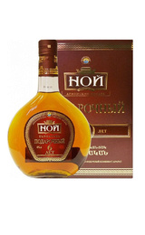 Коньяк Ной Подарочный 6 лет 0,7 л